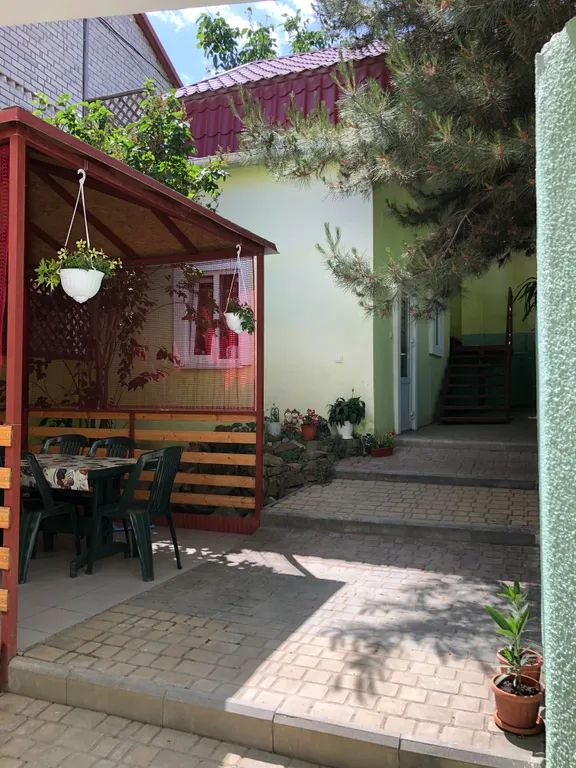 Квартира Квартира Уютный гостевой домик. Lemon с чистыми номерами, зелёным двориком. — Судак