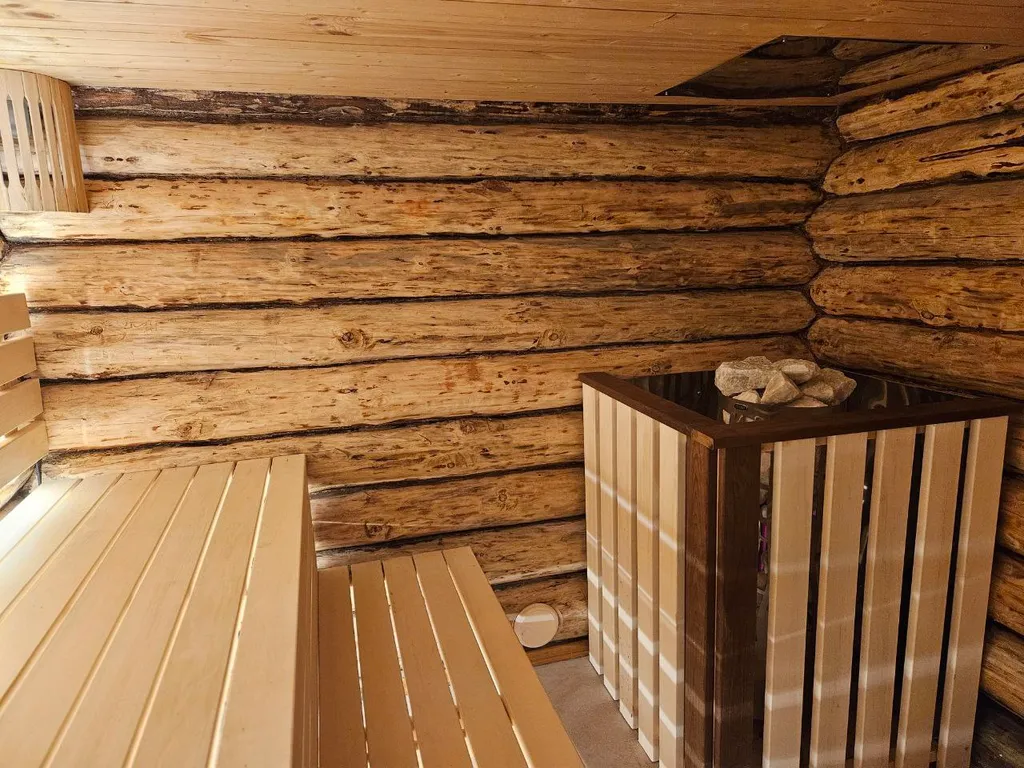 Дом, баня, чан, отапливаемая беседка