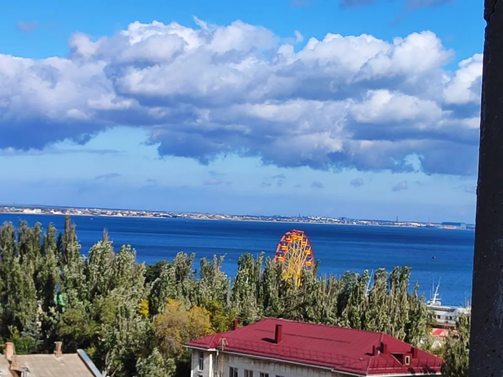 Уютная квартира в центре города с видом на море