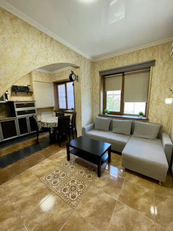 Квартира Просторная квартира в 5 минутах от моря с отдельным входом — Геленджик