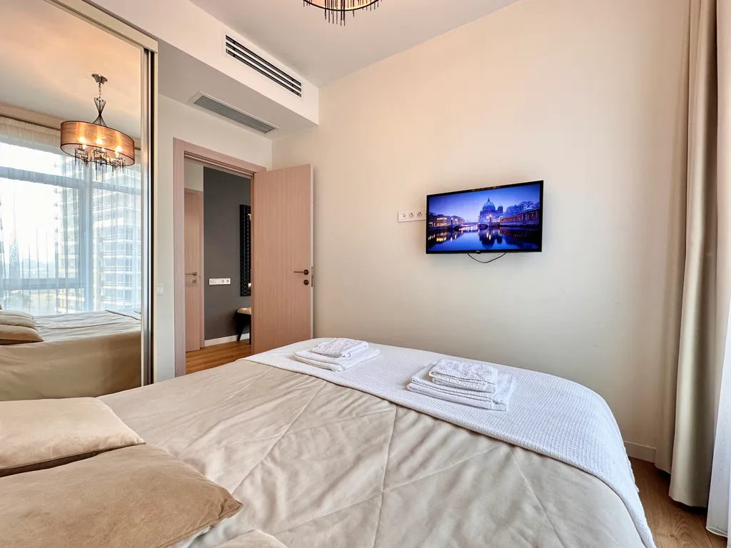 2-комнатный апартамент в ЖК White Sails с бассейном и парковкой