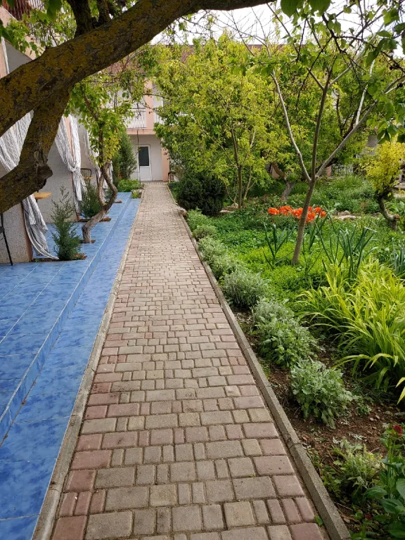 Крымский дворик у моря