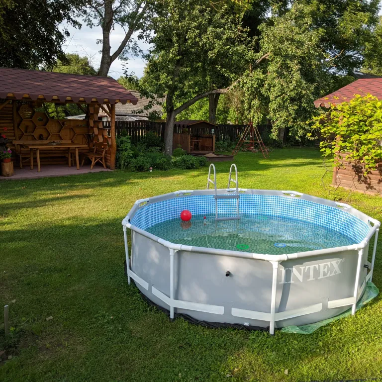 Агроусадьба в хуторской тиши с камином, сеновалом и сном на пчелах