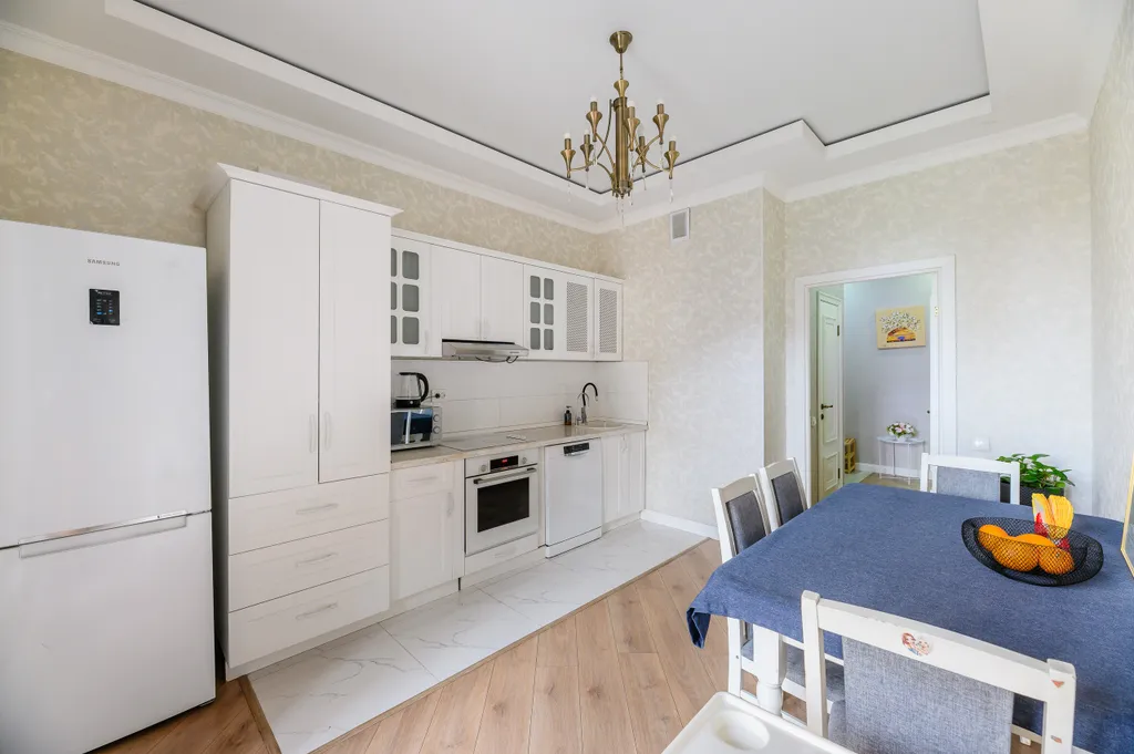 Трехкомнатная квартира с видом на горы в центре города