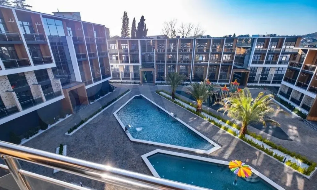 Апартаменты с бассейном на берегу моря