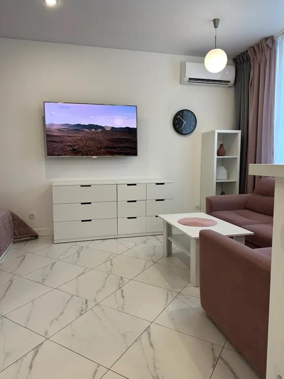 Совершенно новая уютная студия