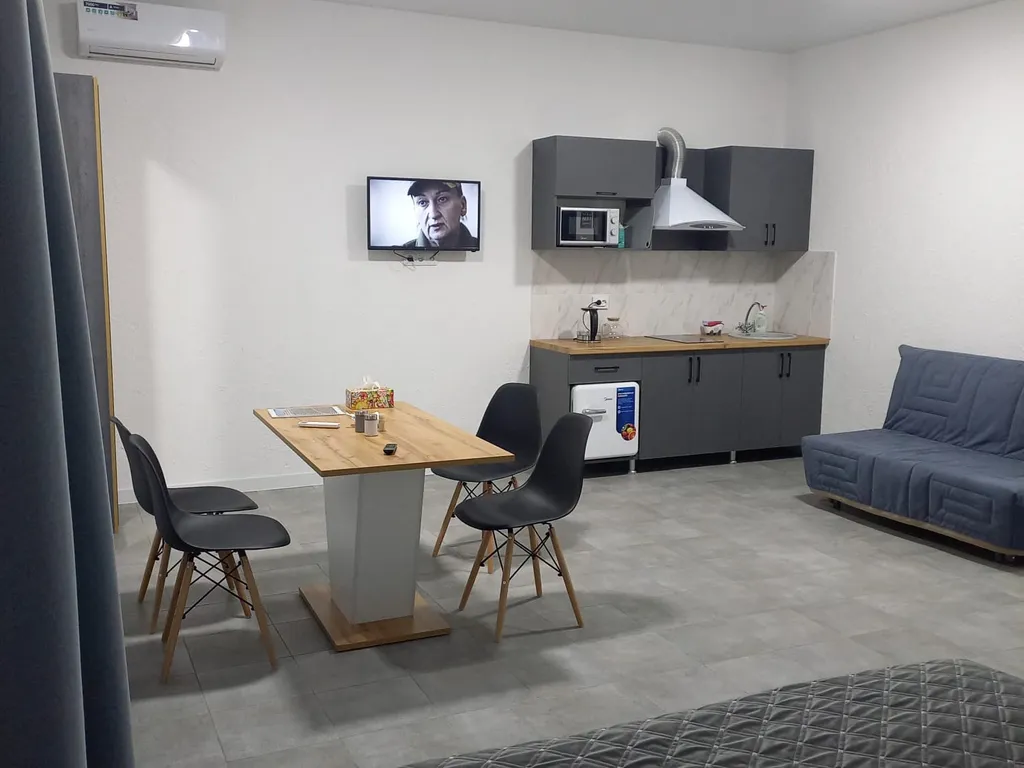 Новые семейные апартаменты, двор, мангал