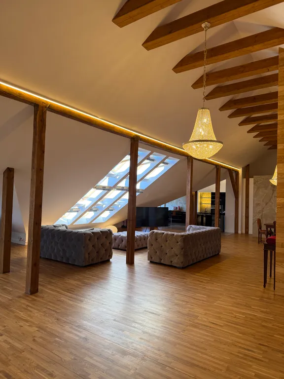 Лофт - мансарда с фронтальным видом на море