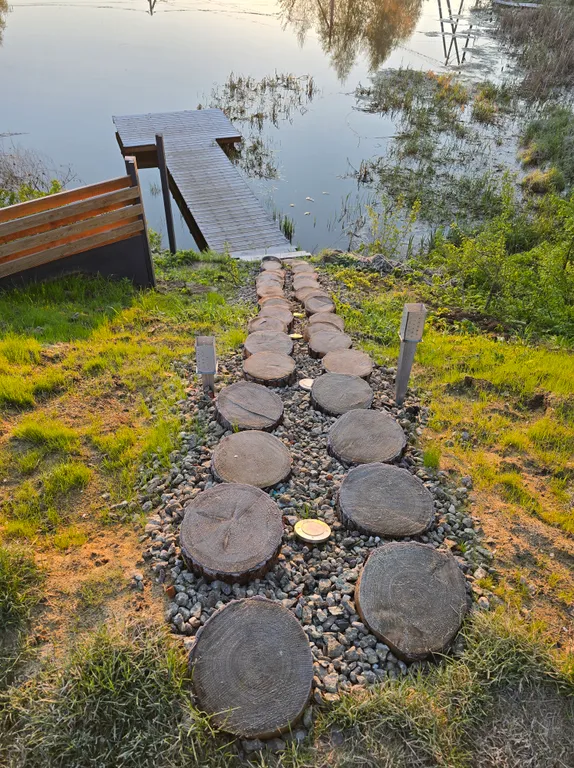 Дом у пруда