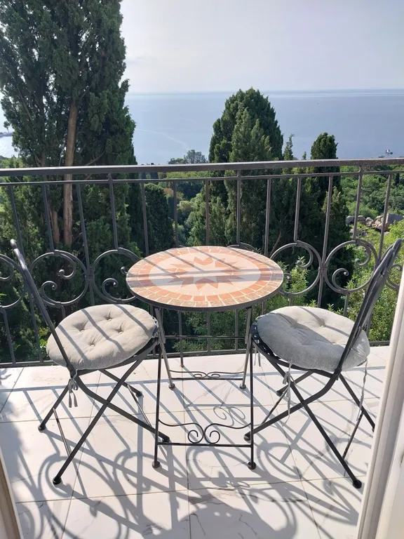 Студия с видом на море