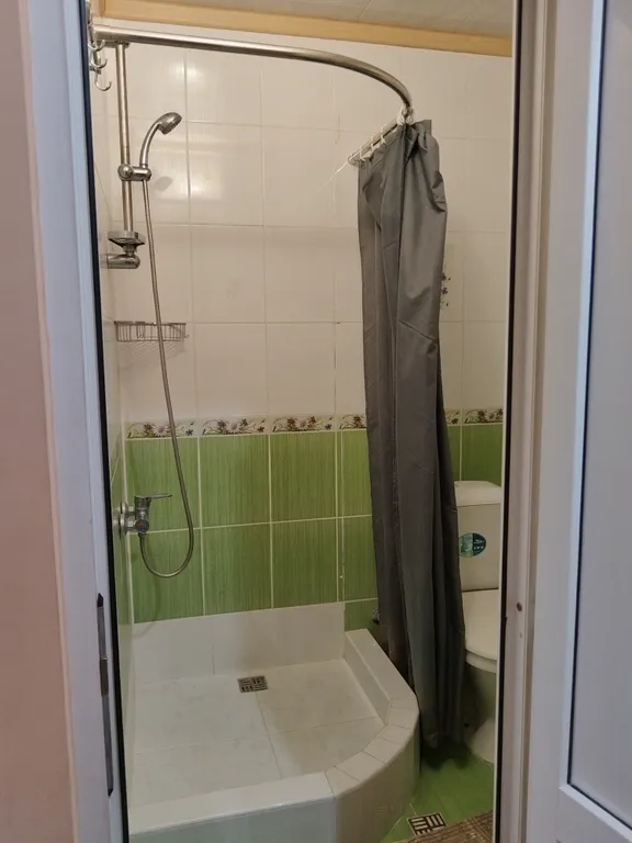 Квартира Квартира Двухместный номер с балконом в гостевом доме "Легенда" с бассейном. — Анапа