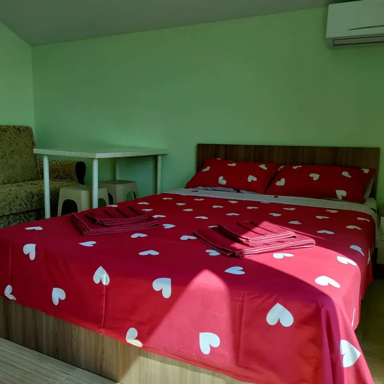 Апартаменты у моря с большой террасой, панорамным видом на море и горы