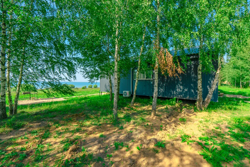 Дом с панорамным видом на озеро, большой