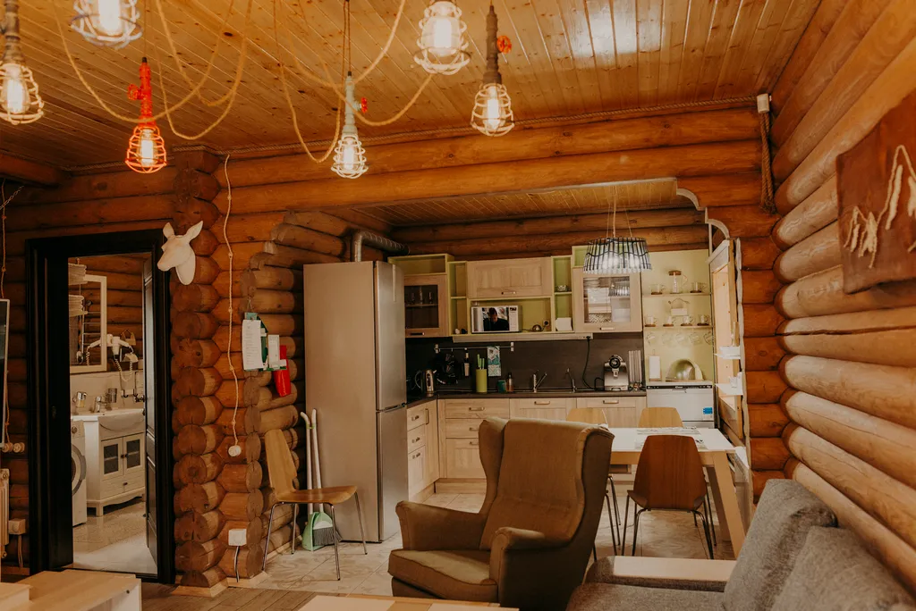 Дом напротив подъемника курорта Красная поляна с видом на горы