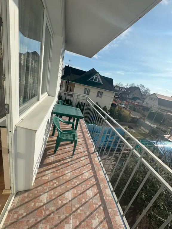 Трёхместный номер с балконом