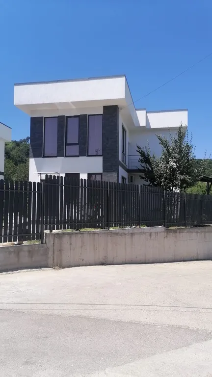 Коттедж Уютный дом с бассейном — Барановка