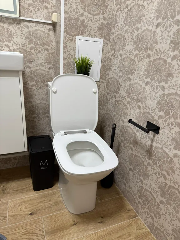 Новая квартира в центре города с видом на город и гору Змейку