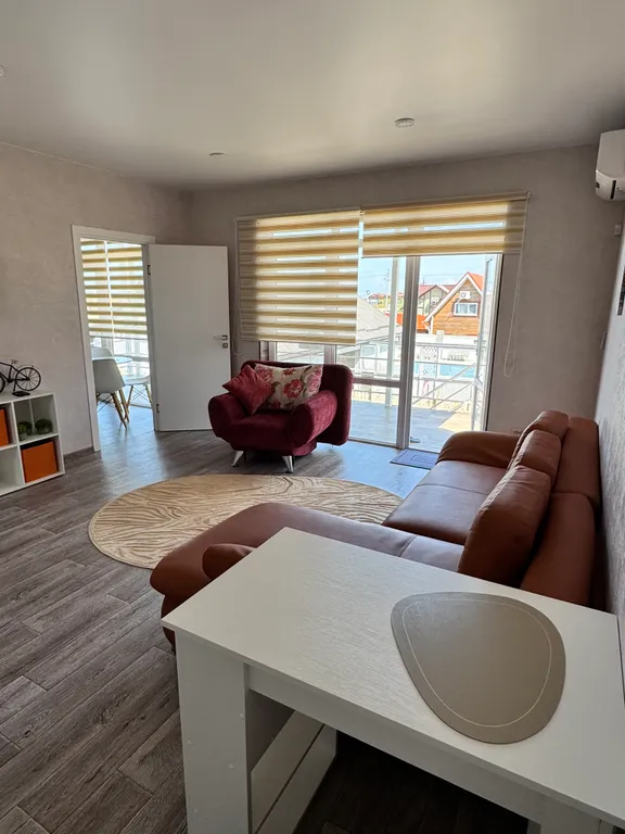 Дом с отдельным въездом и двором