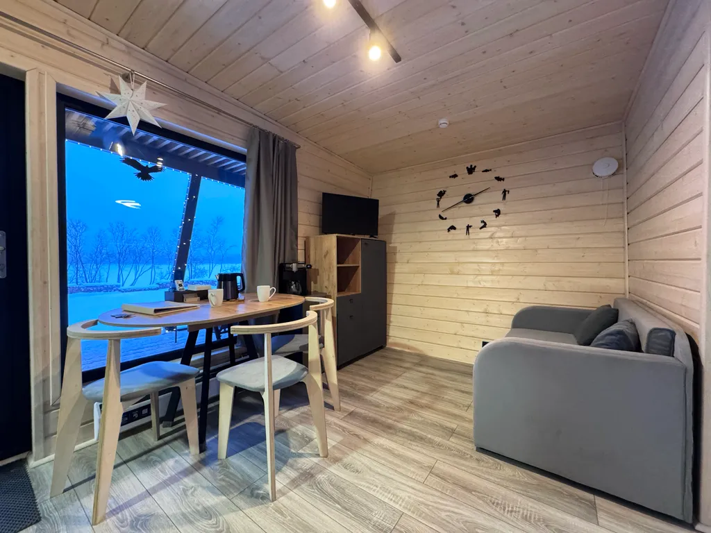 Коттедж Дом семейный с 2 спальнями на берегу реки Свирь — Лодейное Поле