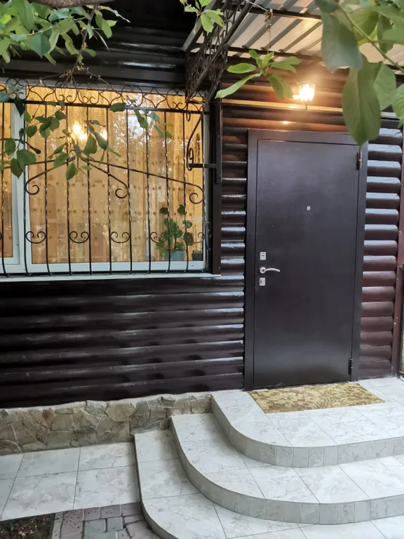 Дом с беседкой