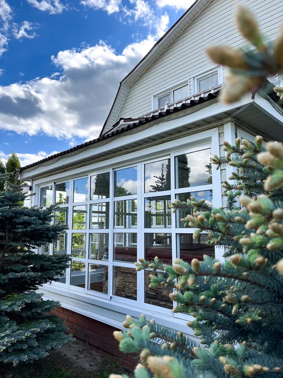 Усадьба с террасой у озера