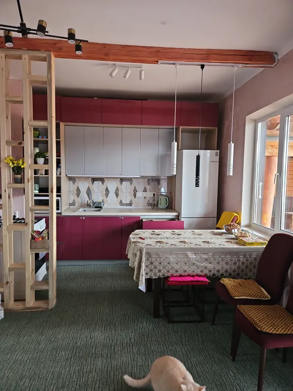 Дом с видом на горы и лес