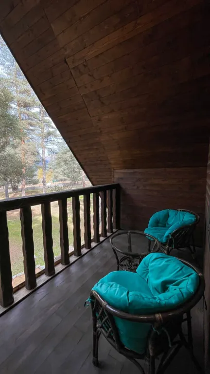 Двухэтажный дом в самом центре Софийской поляны