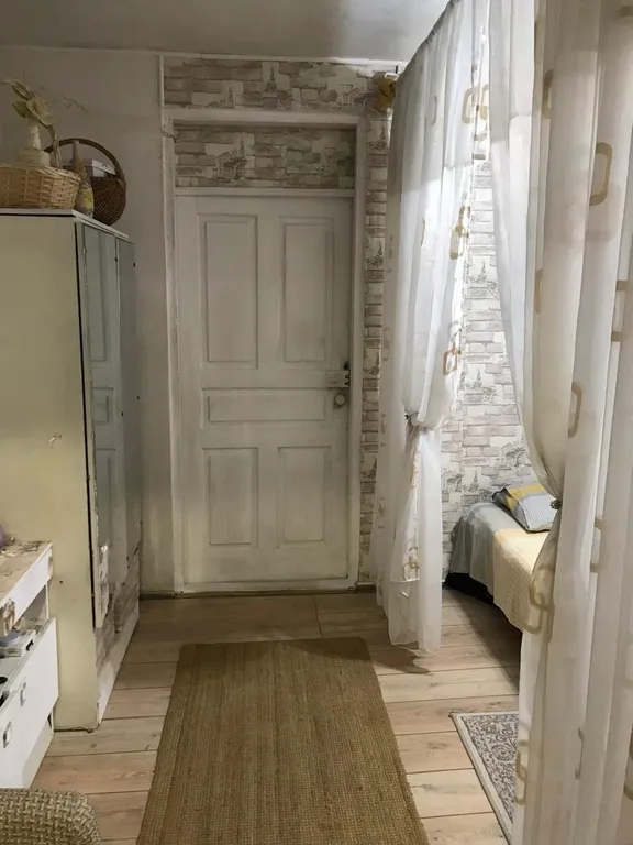 Комната в частном доме с большим двором