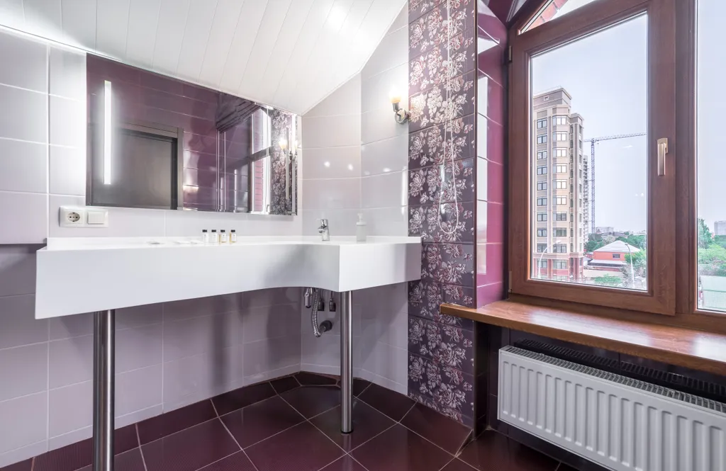 Элегантный номер с просторными окнами и высокими потолками ~ 5 метров!