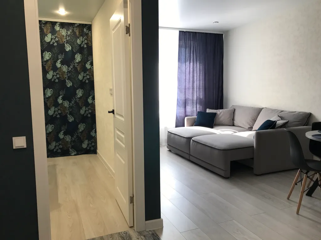 Уютная новая квартира с большой кроватью