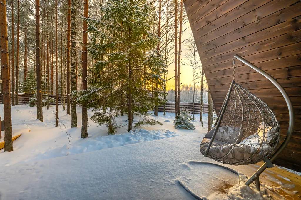 Стильный дом-шалаш с горячей купелью среди вековых сосен