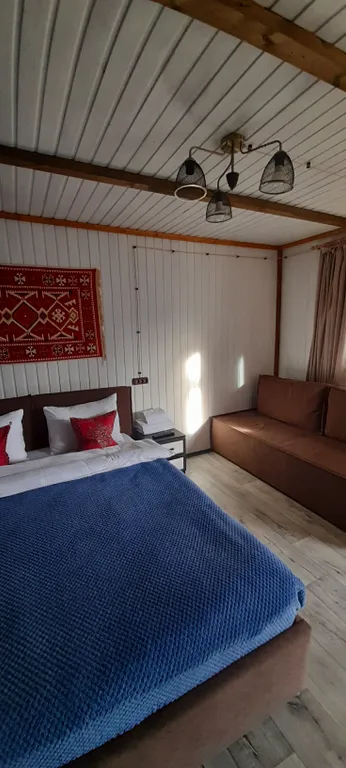 Домик с терассой и красивым видом на горы