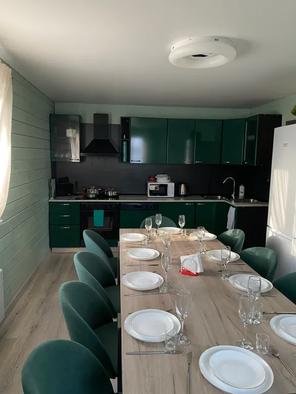 Загородный дом с 5 комнатами, зоной барбекю и баней