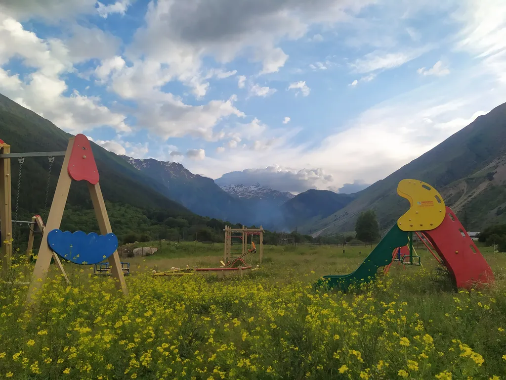 Горы за окном, квартира с тремя отдельными спальнями