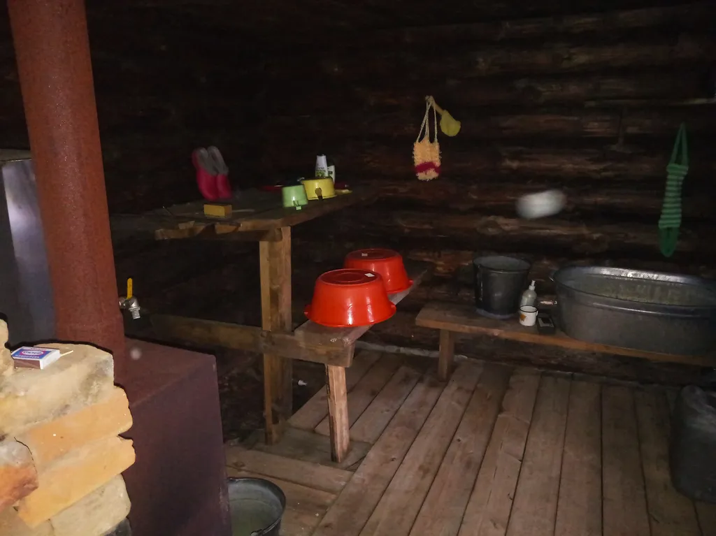 Домик в деревне вдали от цивилизации