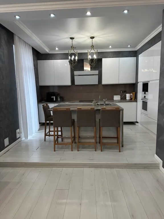 Трехкомнатная квартира в самом центре