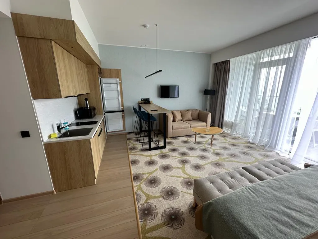 Просторная студия на берегу моря