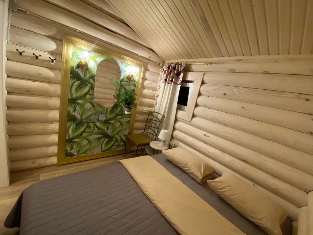 Домик с видом на лес