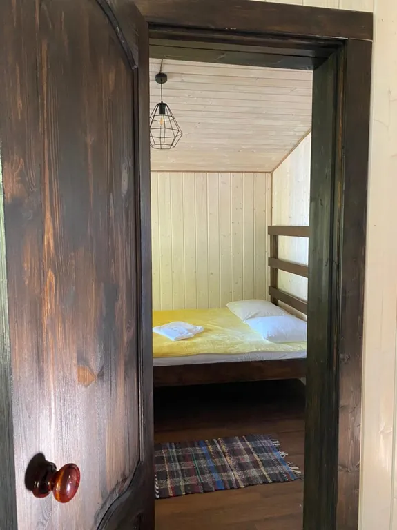 Дом прямо на берегу Беломоро-Балтийского канала "Дикая клюква"