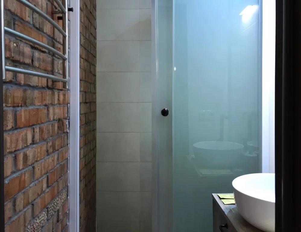 Новая студия с современным дизайнерским ремонтом