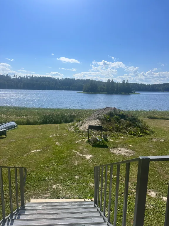 Уютный семейный дом на берегу озера