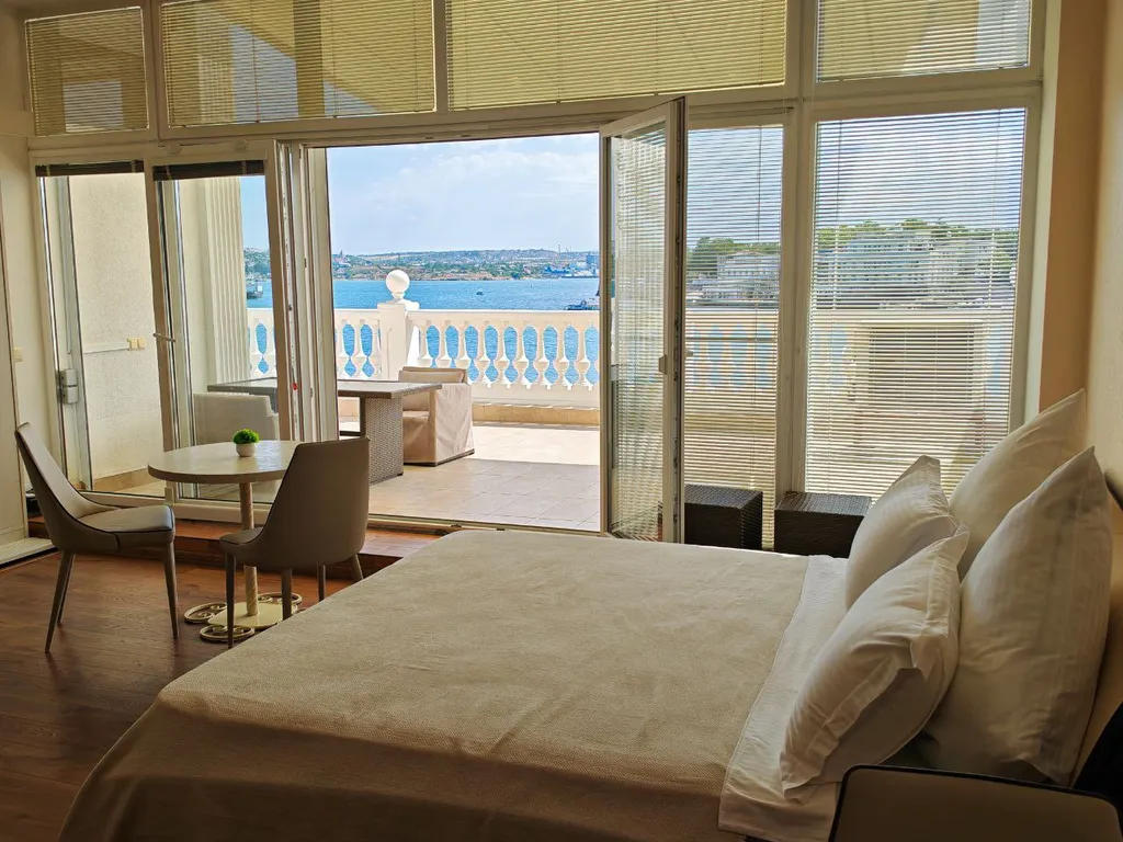 Уютная квартира-студия с видом на море — аренда посуточно в Севастополь