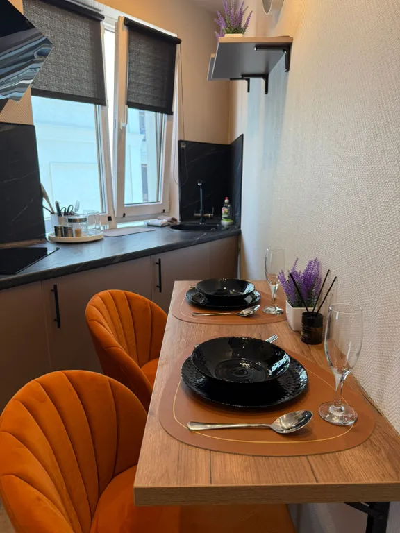 Уютная и стильная студия с отдельной кухней