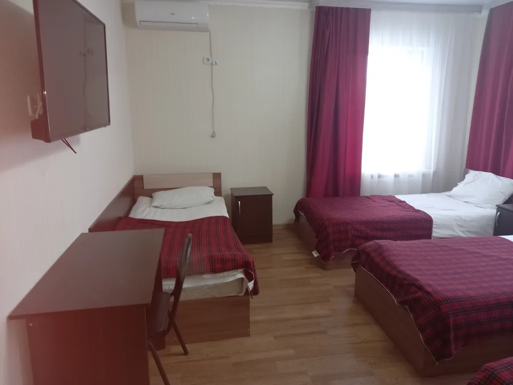 Уютный двухэтажный дом в центре города ( 1 этаж)