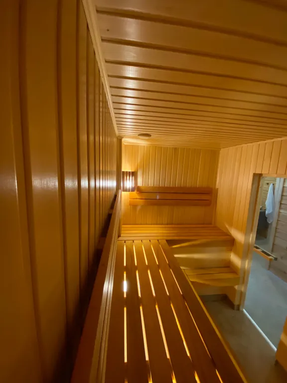 Уютный дом с бассейном на природе