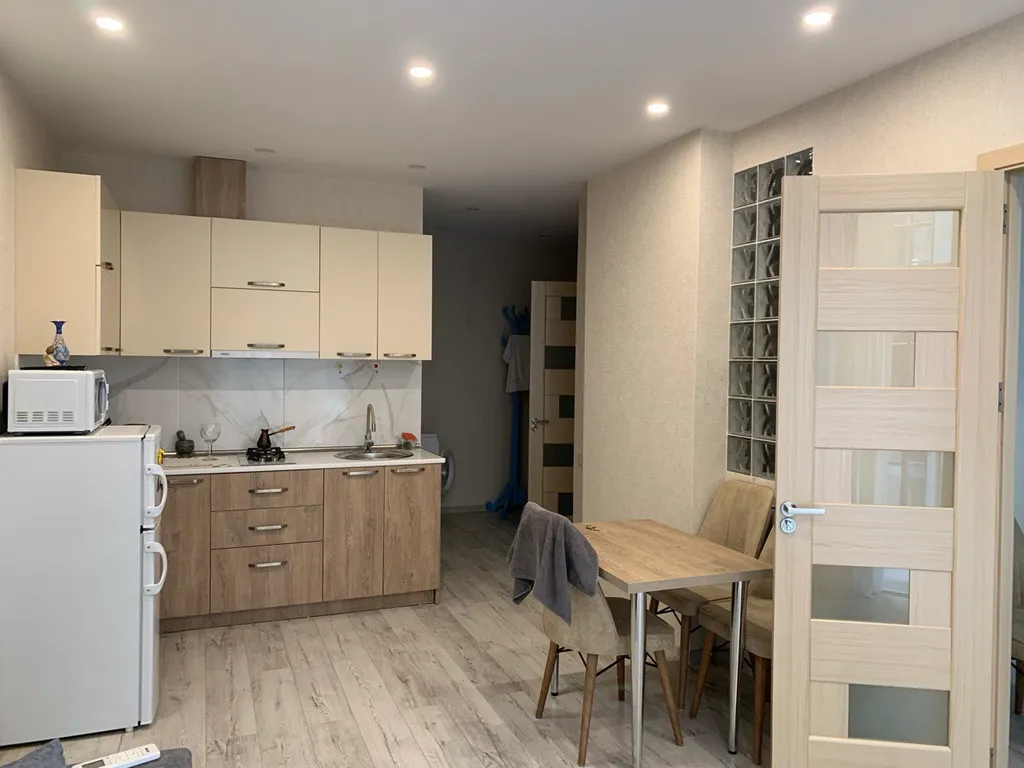 Первая линия, трёхкомнатная квартира в Батуми