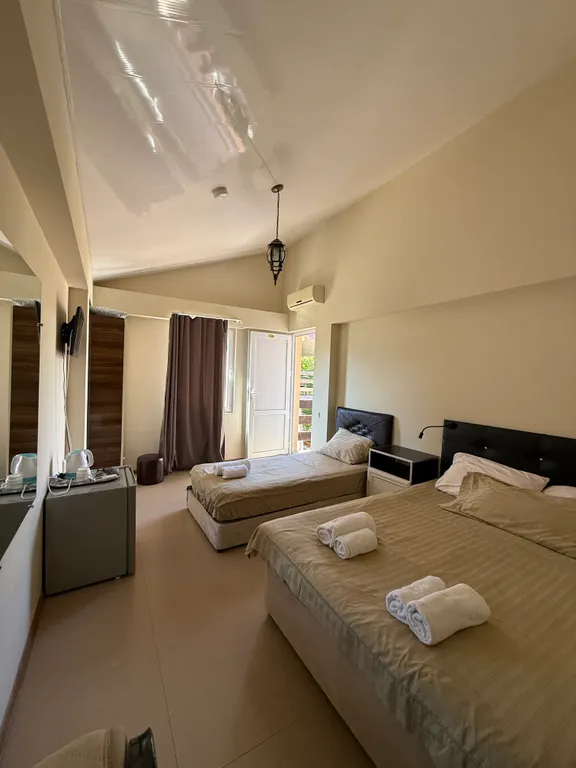 Уютный отель с бассейном в центре Кобулети, с собственным рестораном