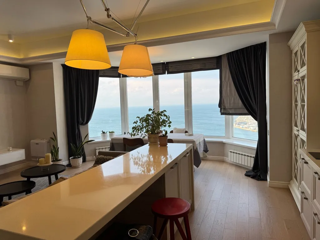 Квартира премиум класса, в центре города с видом на море