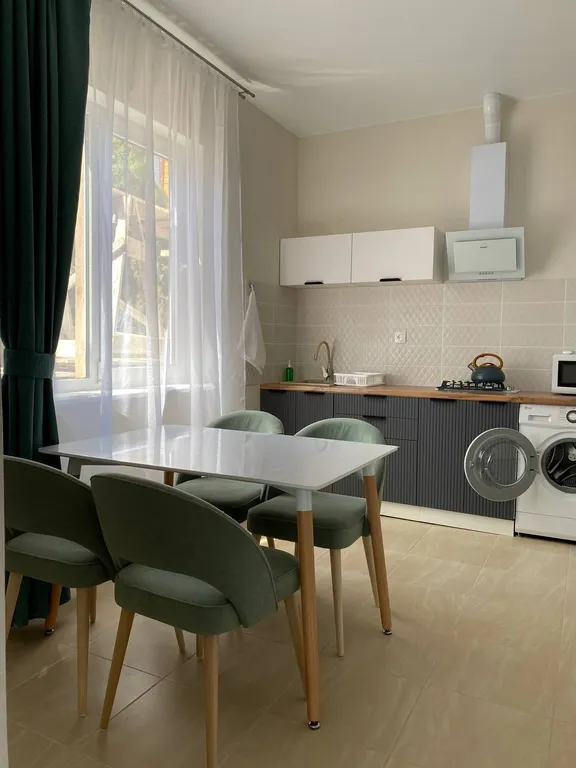 Второй этаж двухэтажного дома, с отдельным входом и общим двором