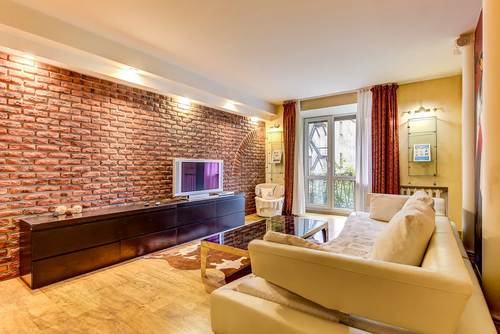 Ryss' 2BR Apt on Nevsky 79